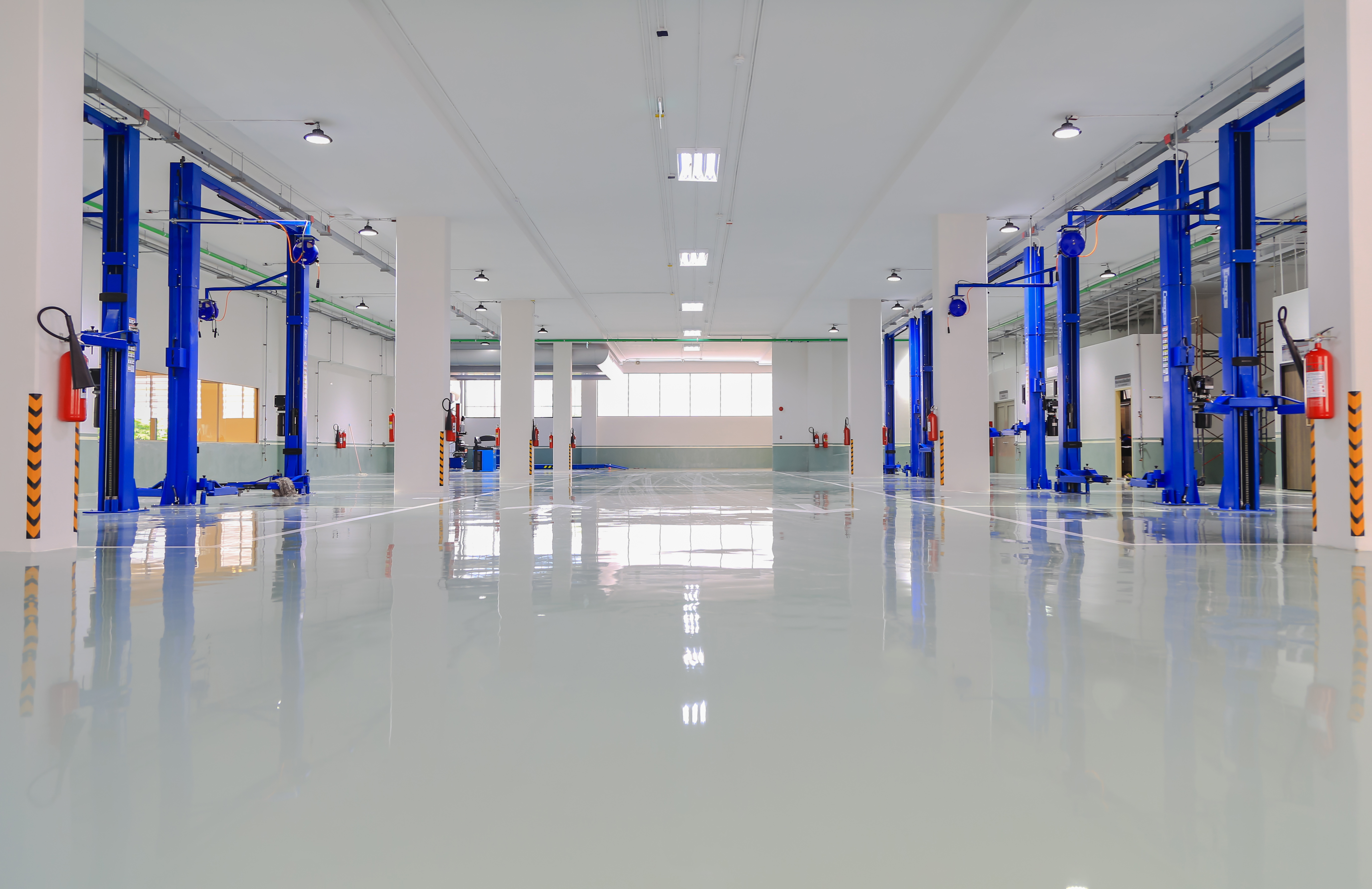 FCG industrial facility floor coating — glossy epoxy in a large commercial space